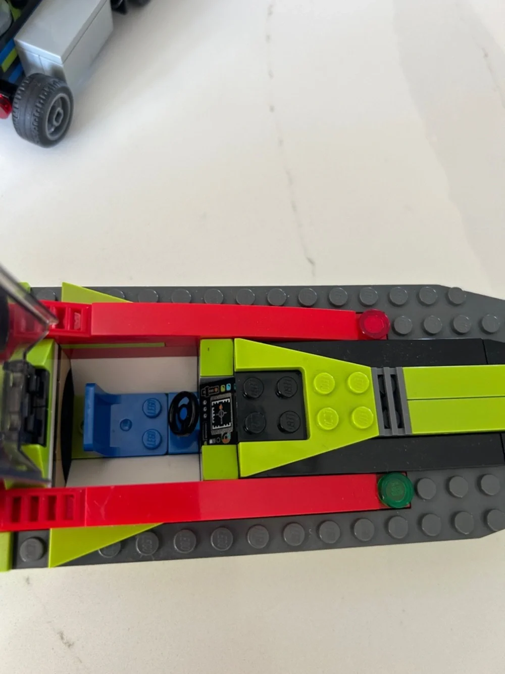 Lego retired City #60254 Race Boat Transporter - Picture 8 of 15